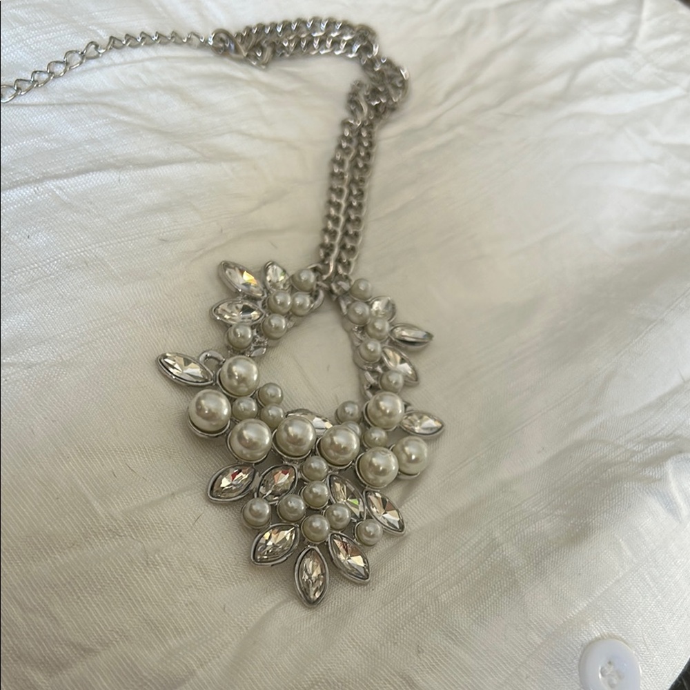 Silver and White Floral Necklace with Intricate Design